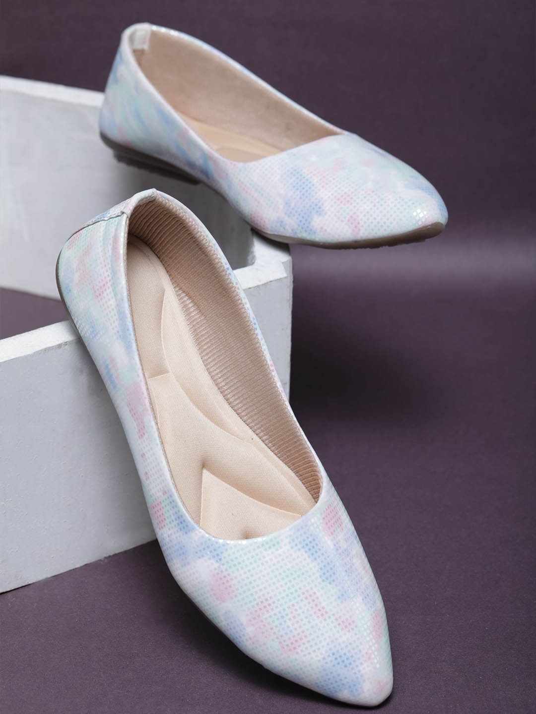 

Moonwalk Women Printed Ballerinas Flats, White