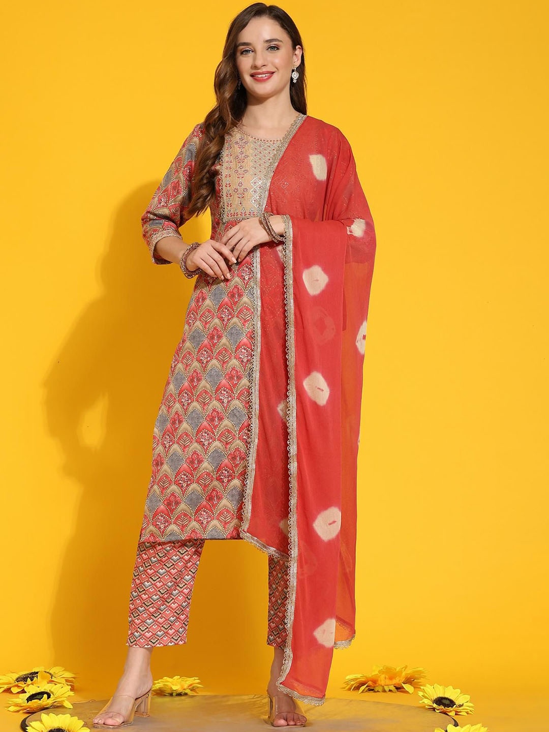

Trendmalls Women Embroidered Regular Sequinned Kurti with Trousers & With Dupatta, Pink
