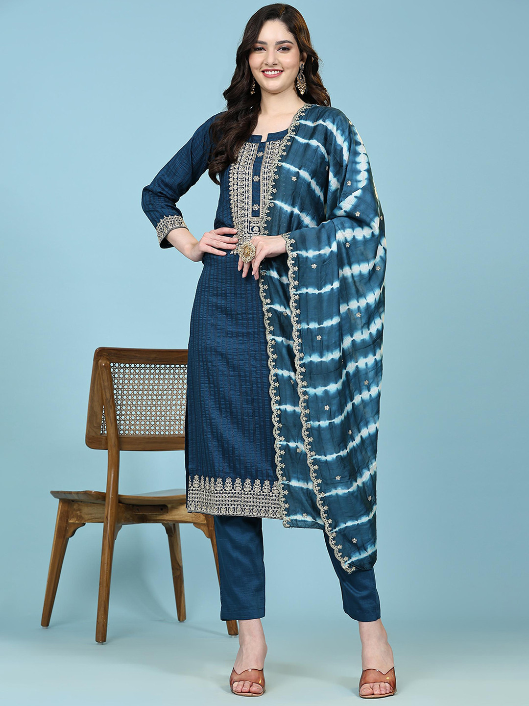 

Trendmalls Women Embroidered Regular Sequinned Kurti with Trousers & With Dupatta, Teal