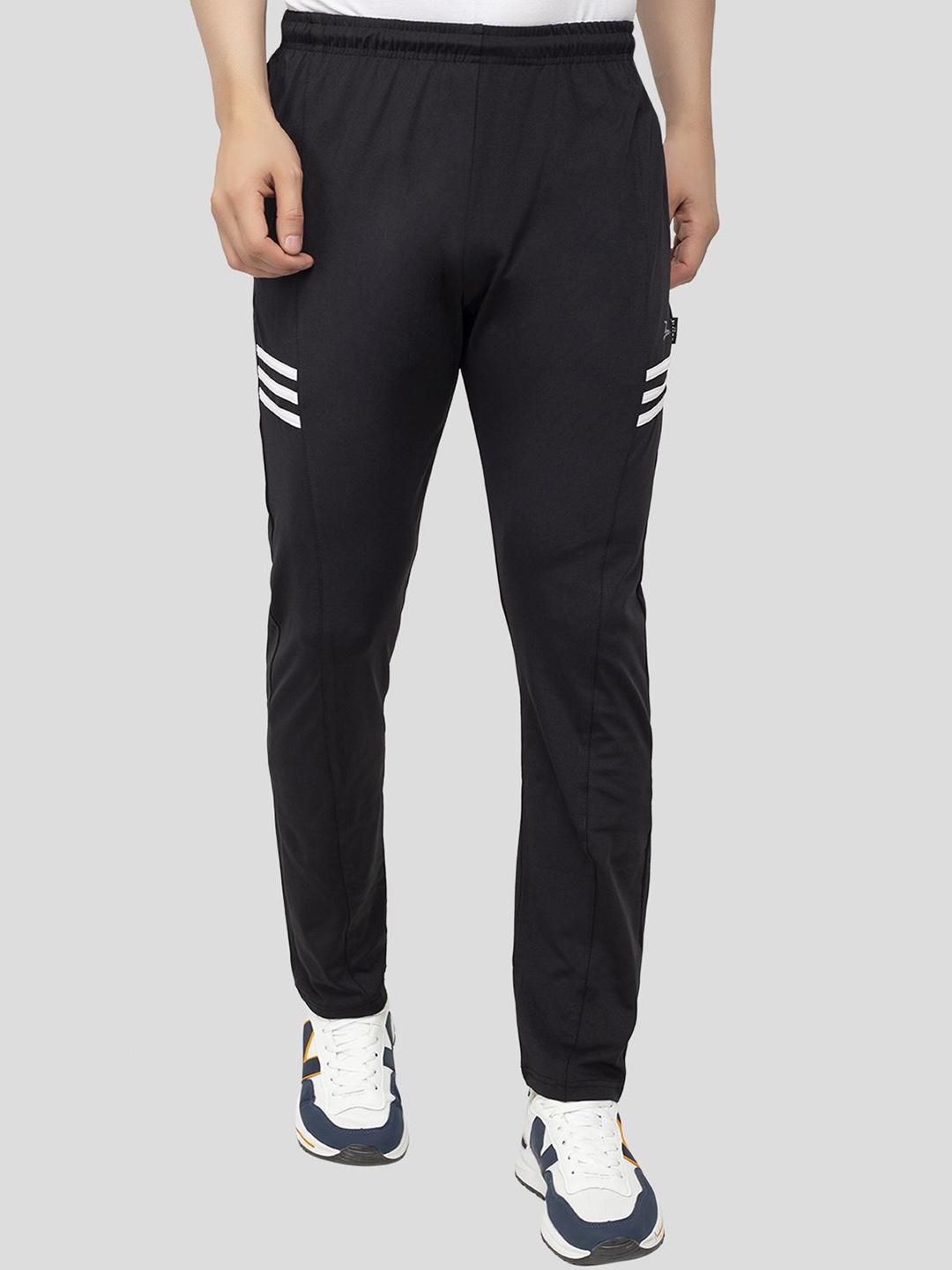 

ZEFFIT Men Regular Fit Mid Rise Track Pants, Black