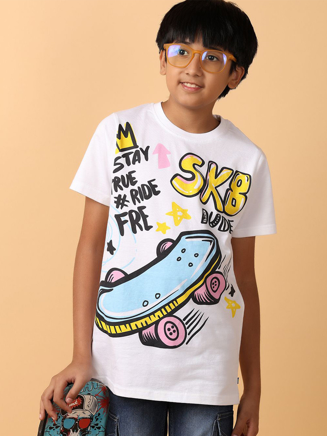 

V-Mart Boys Graphic Printed T-shirt, White