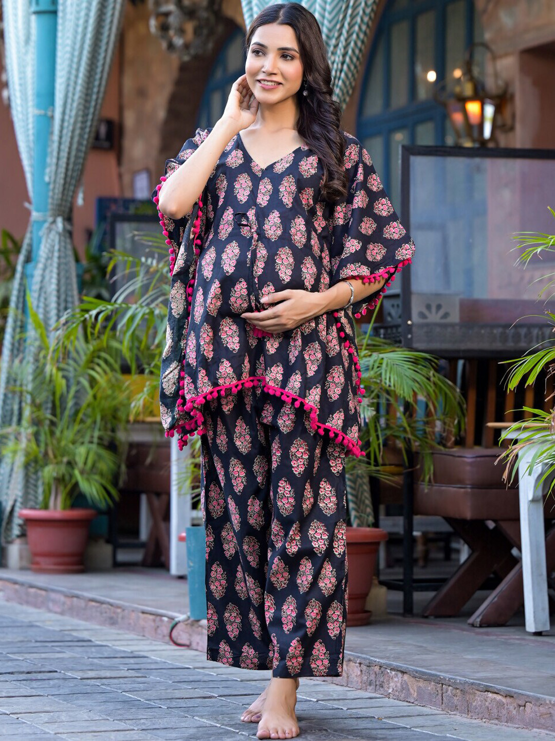 

Aujjessa Women Printed Night suit, Black