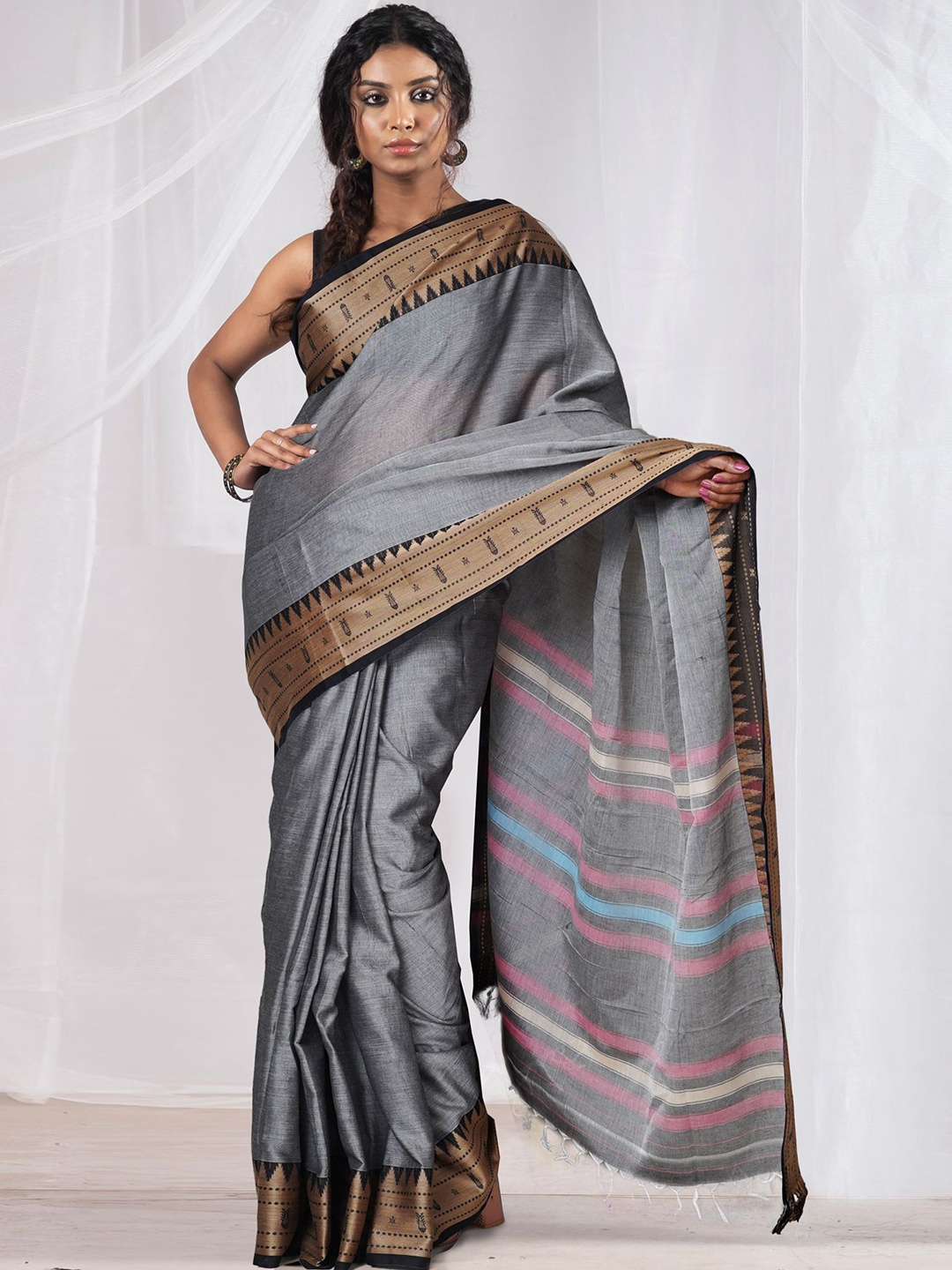 

Unnati Silks Zari Pure Cotton Handloom Narayan Peth Saree, Grey