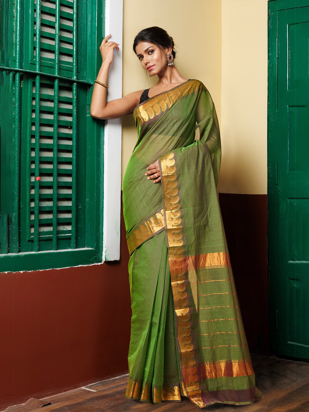 

Unnati Silks Zari Pure Cotton Handloom Gadwal Saree, Green