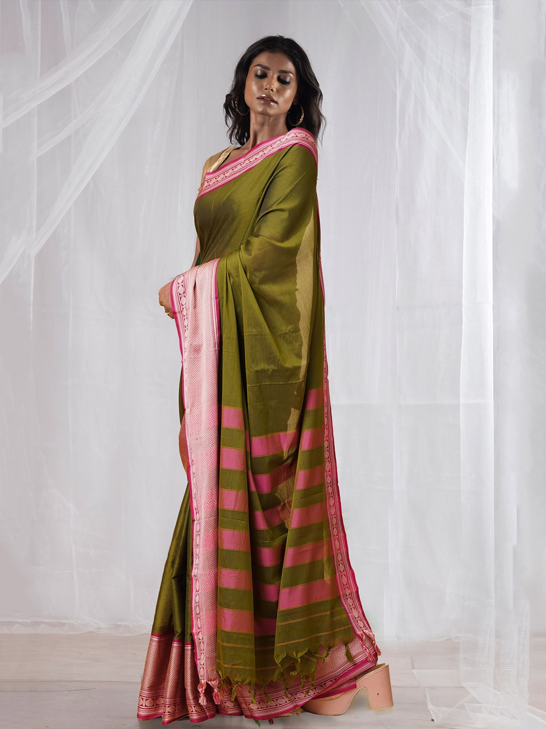 

Unnati Silks Woven Design Pure Cotton Handloom Narayan Peth Saree, Green