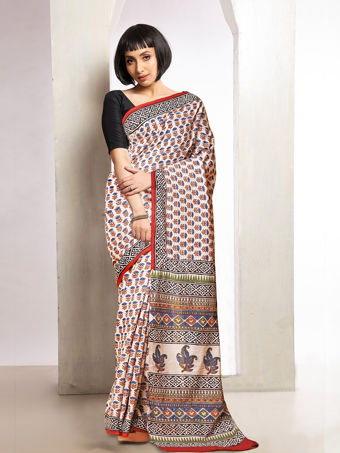 

Unnati Silks Floral Pure Cotton Handloom Bagru Saree, Beige