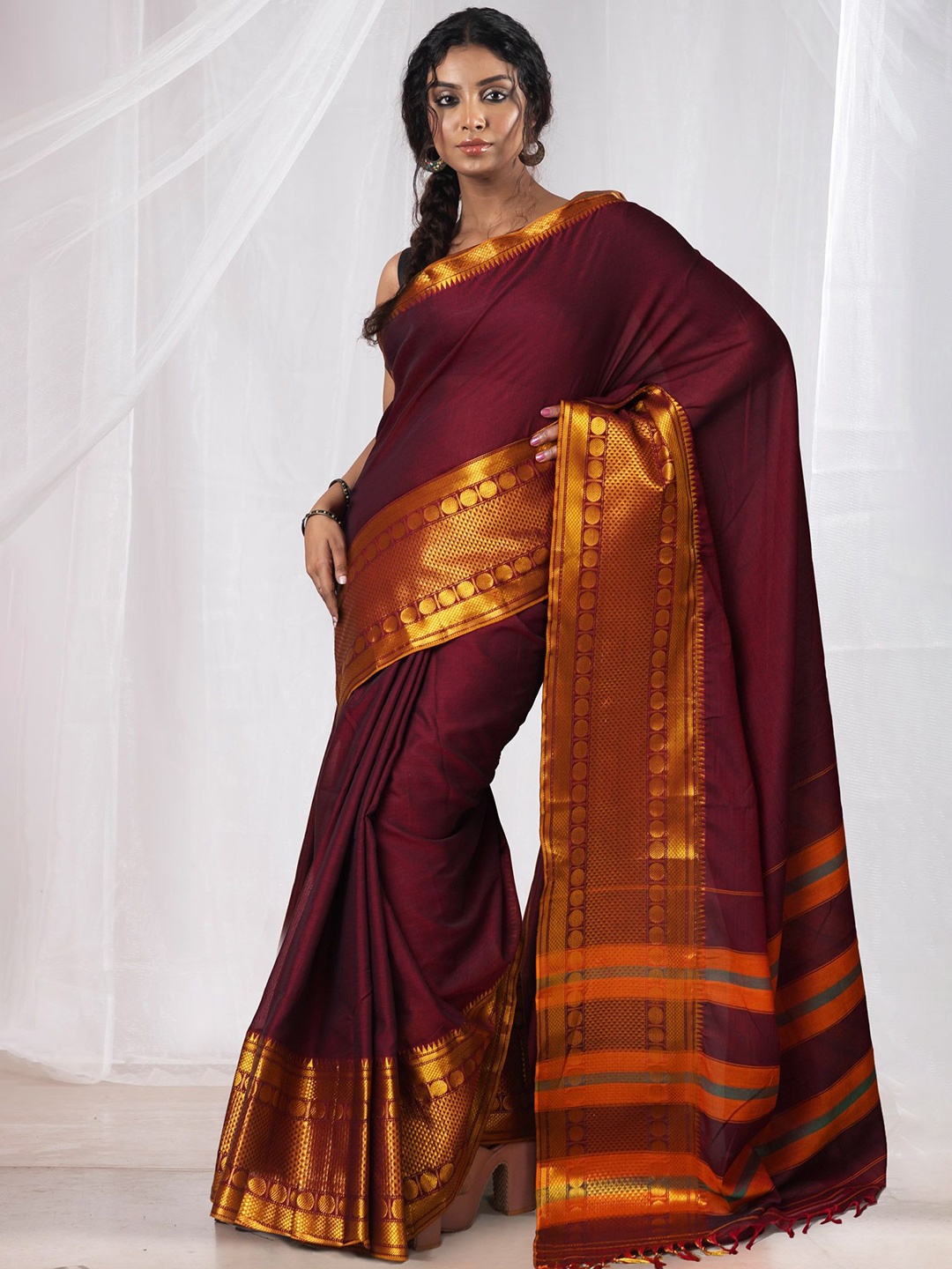

Unnati Silks Solid Zari Pure Cotton Handloom Narayan Peth Saree, Maroon