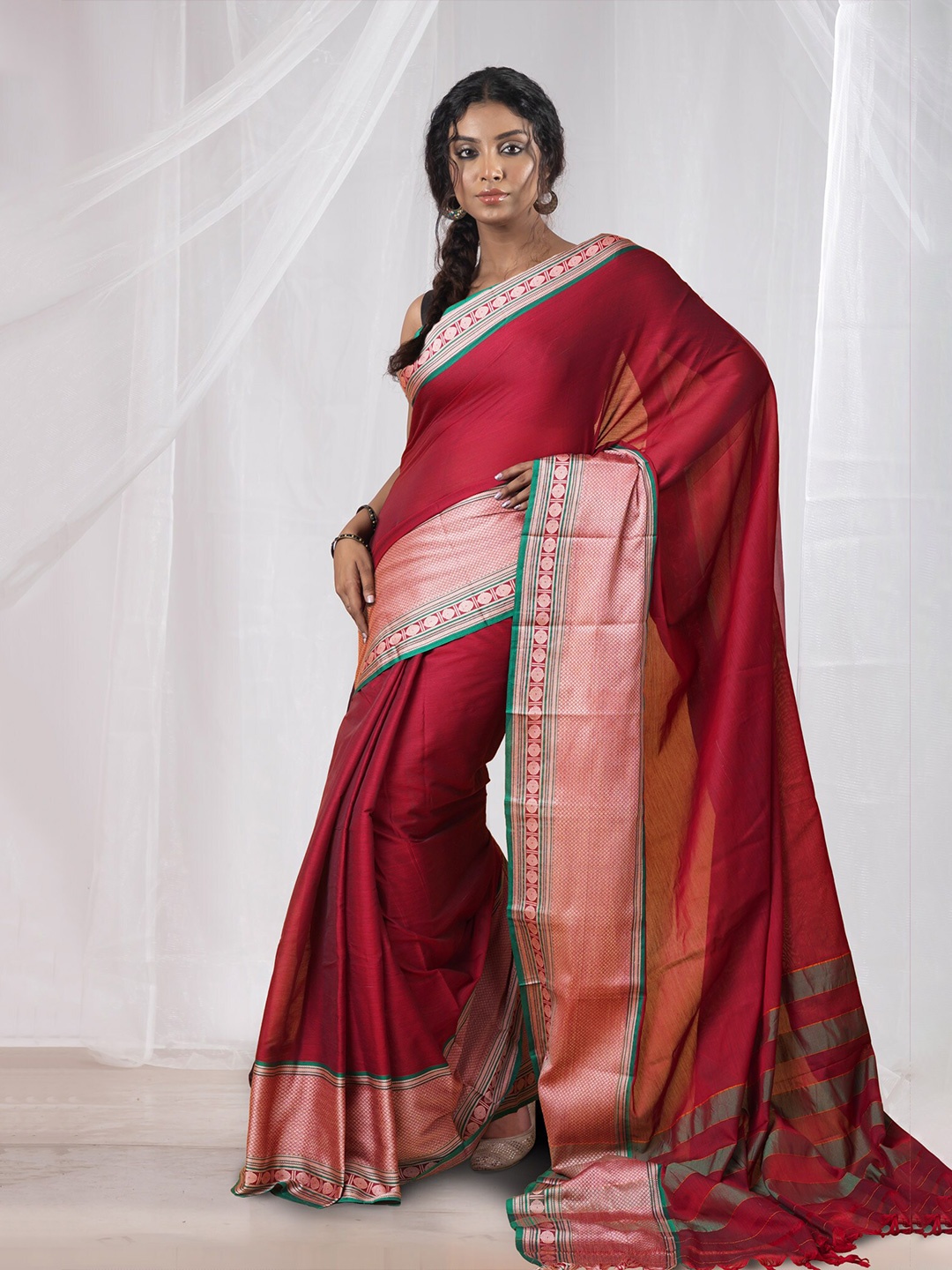 

Unnati Silks Zari Pure Cotton Handloom Narayan Peth Saree, Maroon