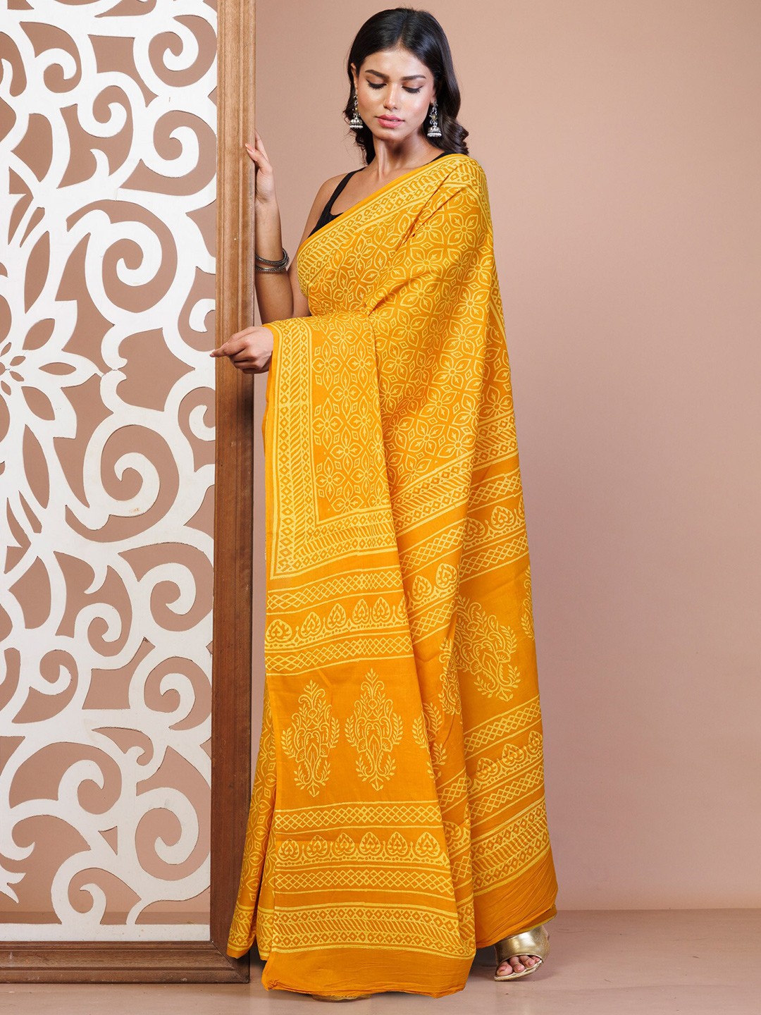 

Unnati Silks Ethnic Motifs Block Print Pure Cotton Handloom Saree, Yellow
