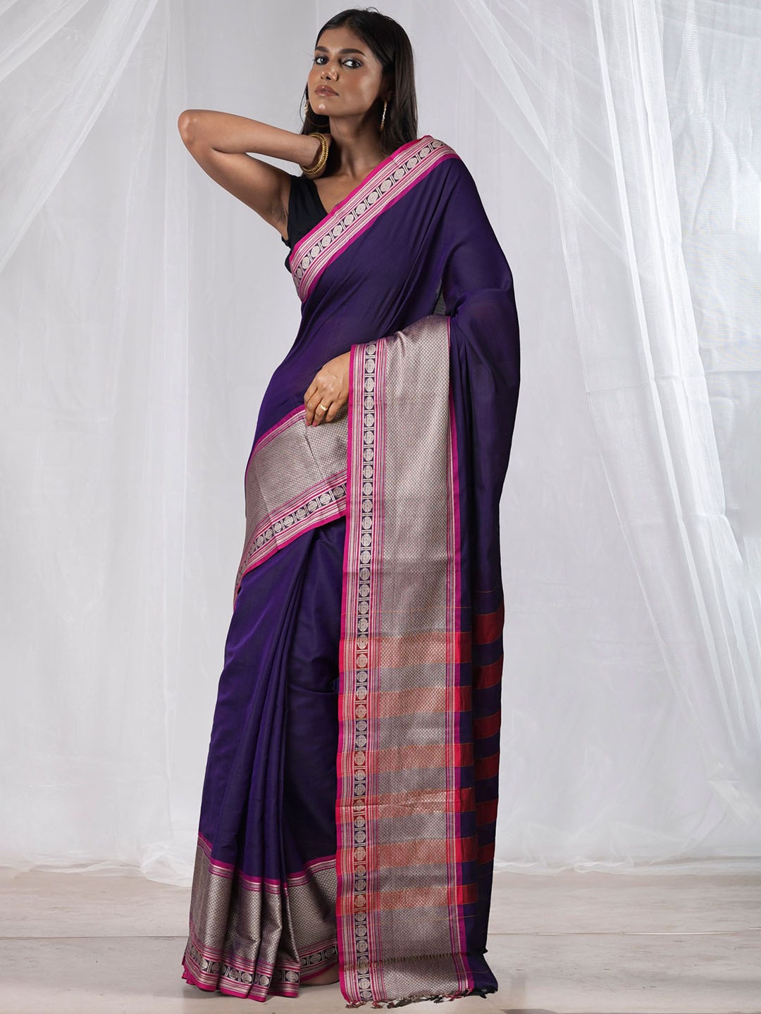 

Unnati Silks Woven Design Zari Pure Cotton Handloom Narayan Peth Saree, Violet