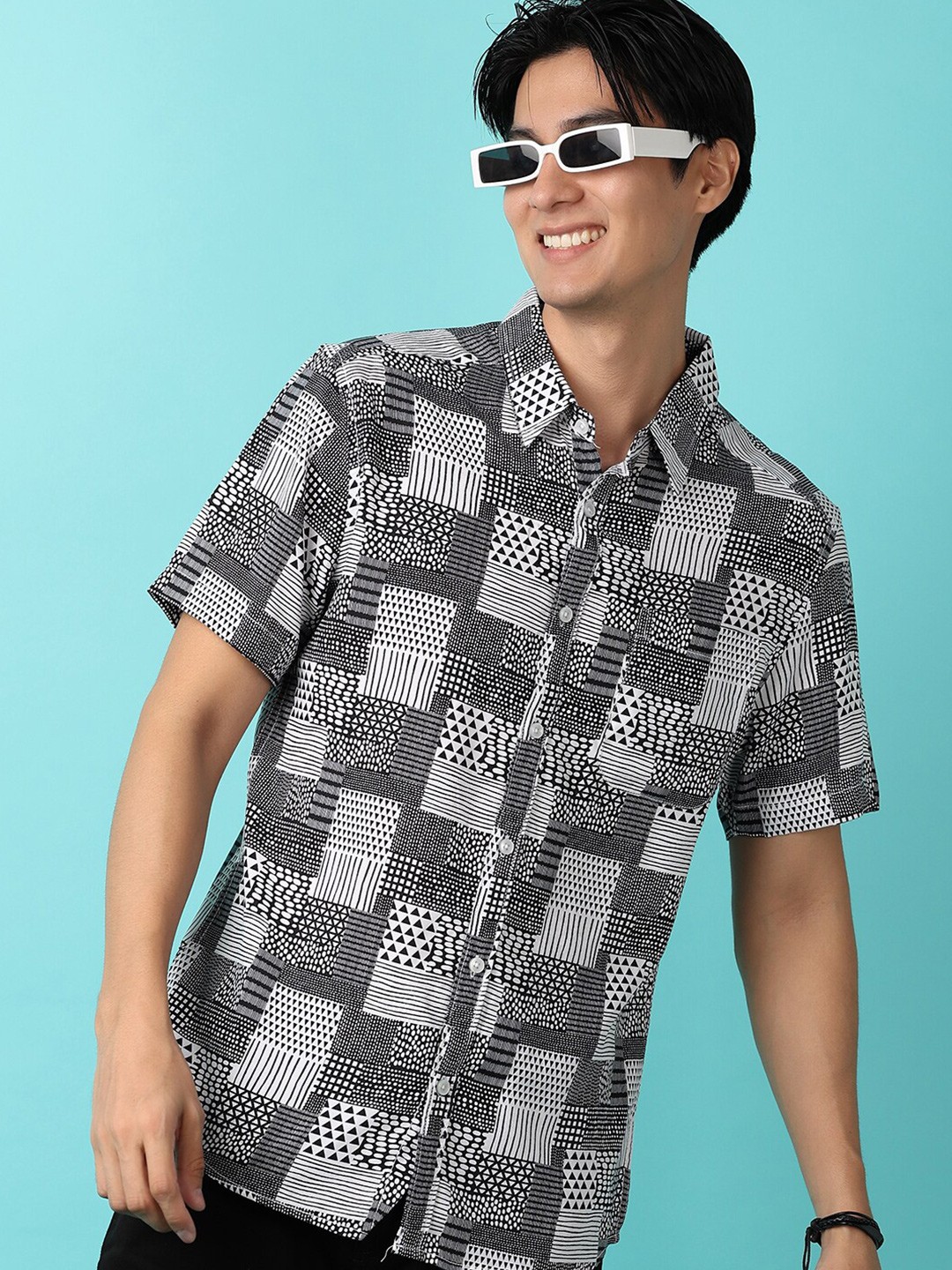 

V-Mart Men Slim Fit Printed Casual Shirt, Black