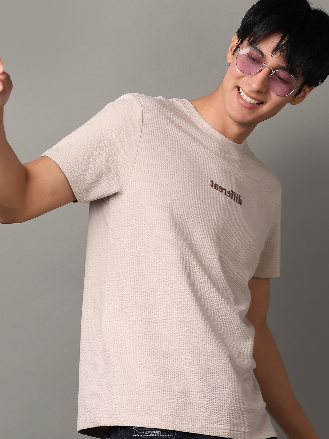 

V-Mart Self Design Round Neck Short Sleeves Slim Fit Cotton Casual T-Shirt, Peach