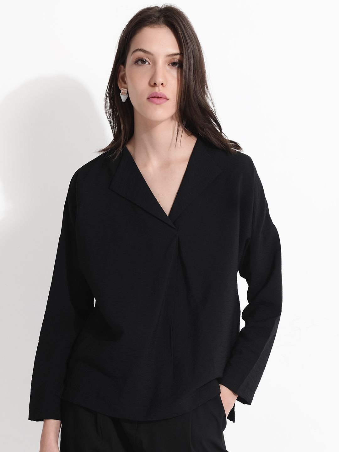 

RAREISM Solid Lapel Collar Cotton Top, Black
