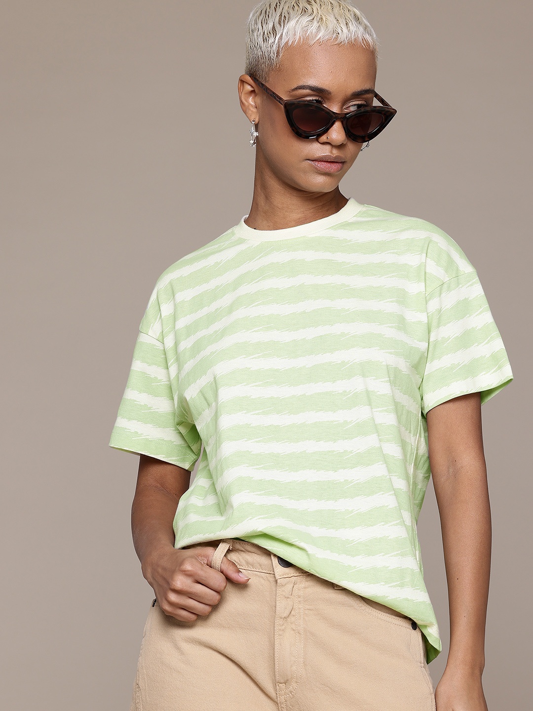 

Roadster Striped Drop-Shoulder Sleeves Boxy T-shirt, Off white