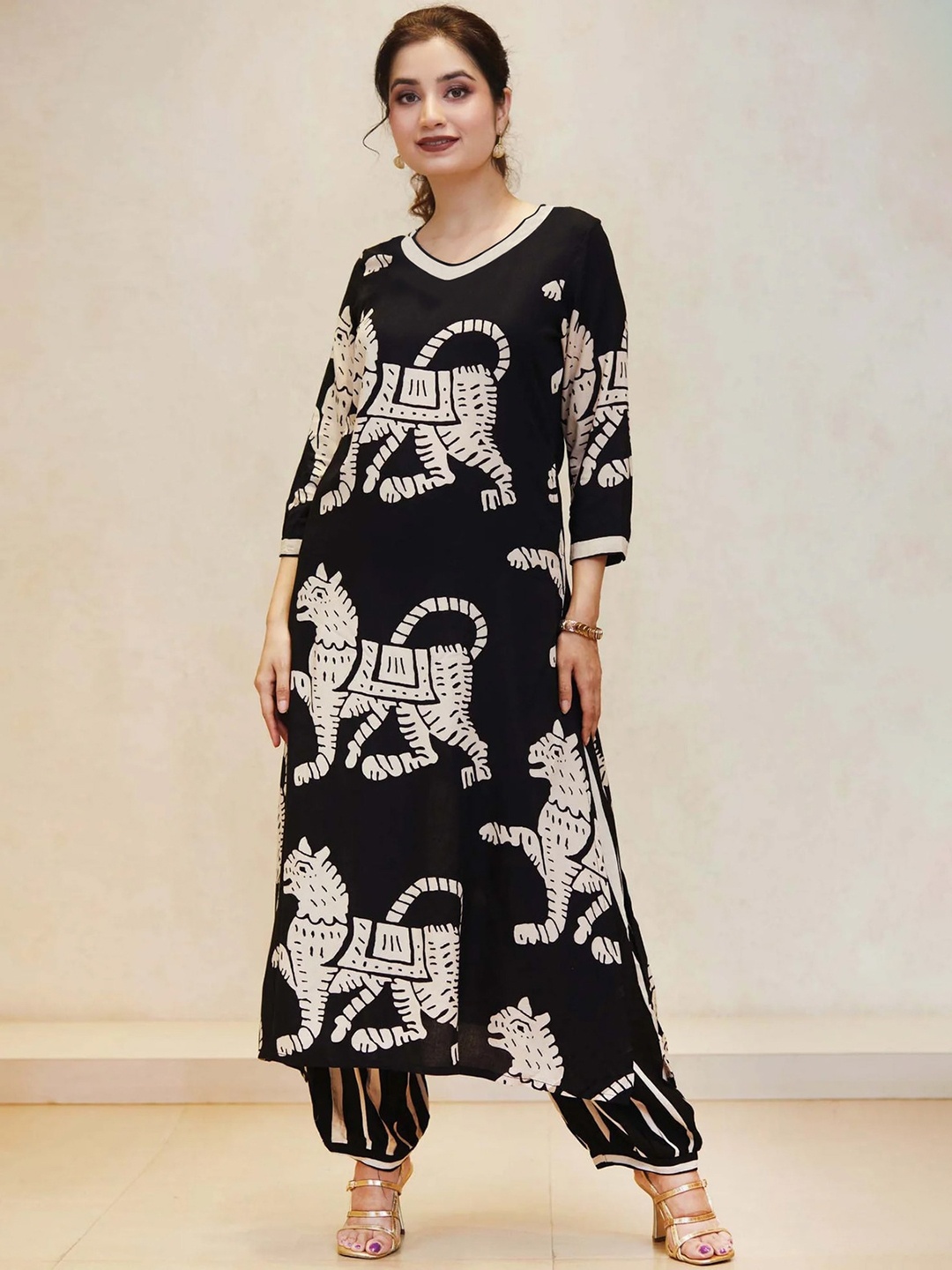 

Anni Designer Animal Printed V-Neck Straight Kurta With Trousers, Black