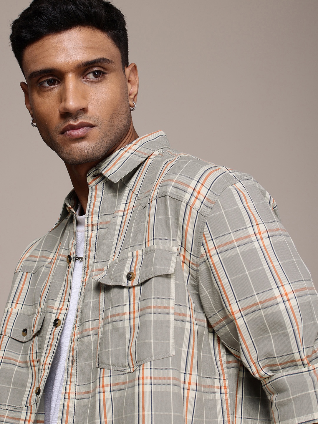 

Roadster Men Checked Relaxed Fit Pure Cotton Casual Shirt, Grey