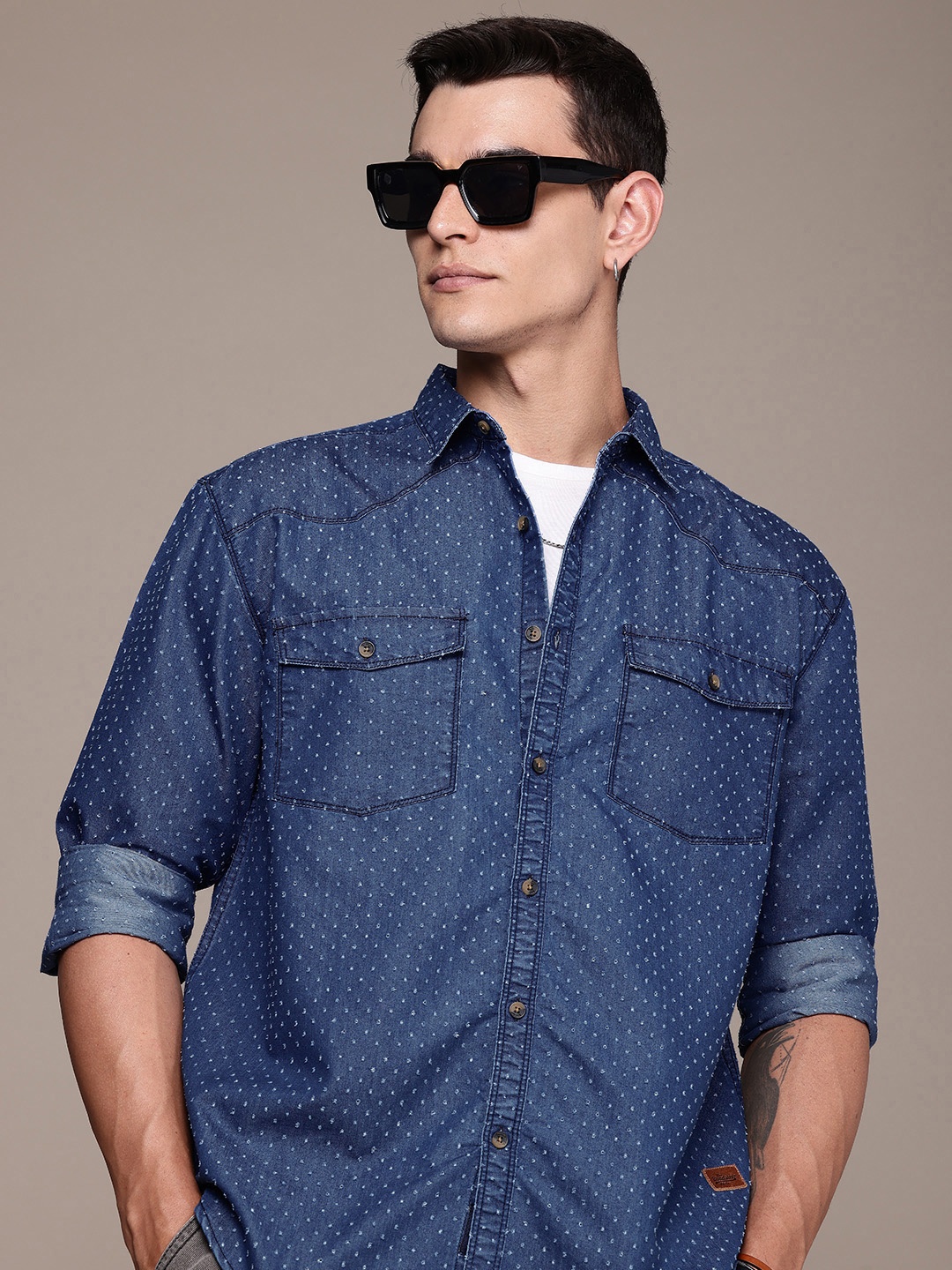 

Roadster Men Relaxed Fit Casual Shirt, Navy blue