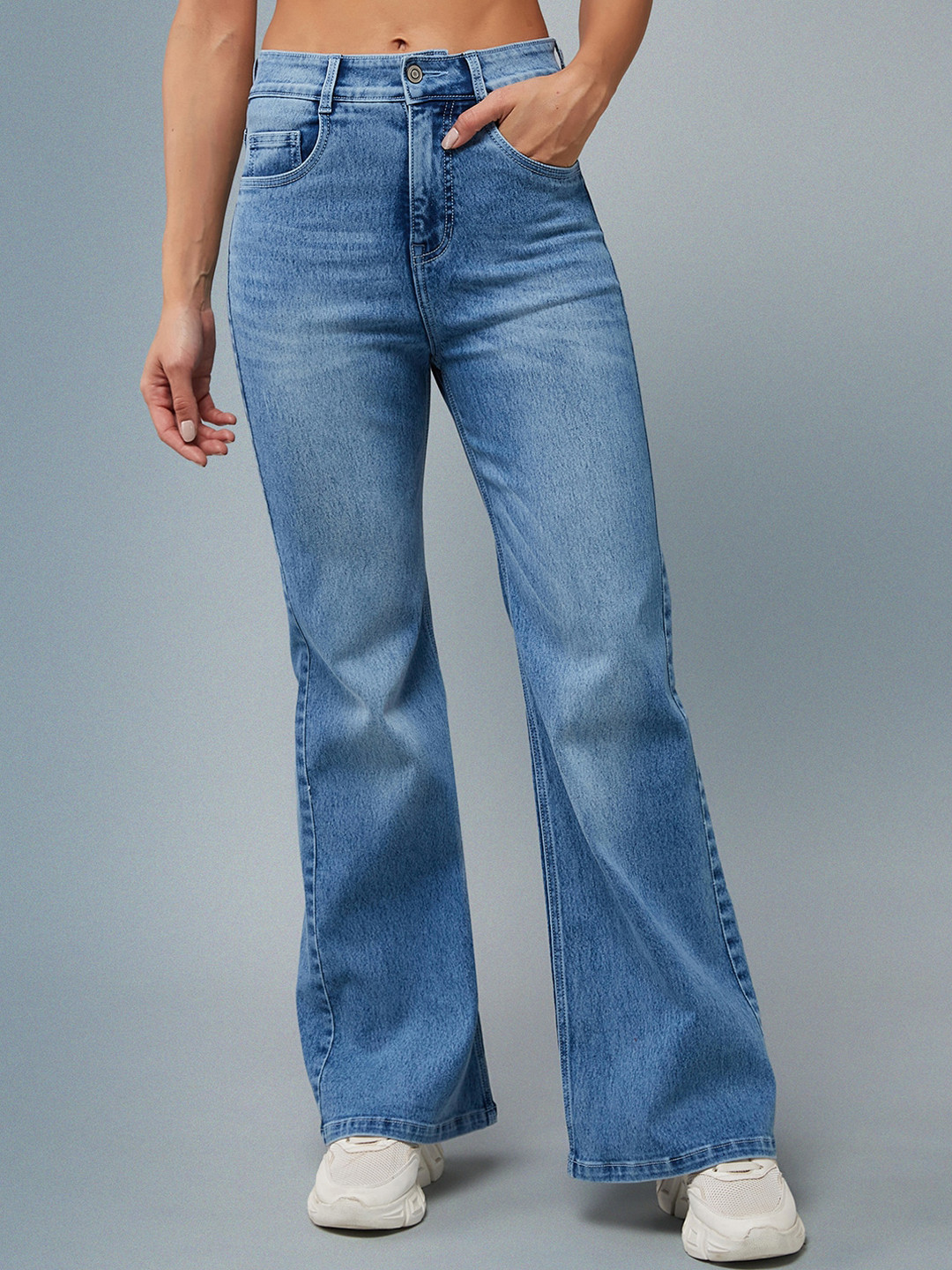 

DOLCE CRUDO Women Wide Leg High-Rise Low Distress Light Fade Stretchable Jeans, Blue