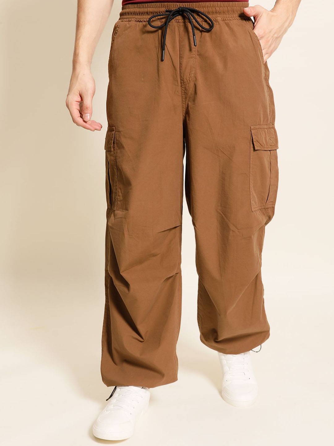 

The Roadster Lifestyle Co Men Pure Cotton Cargo Trouser, Brown