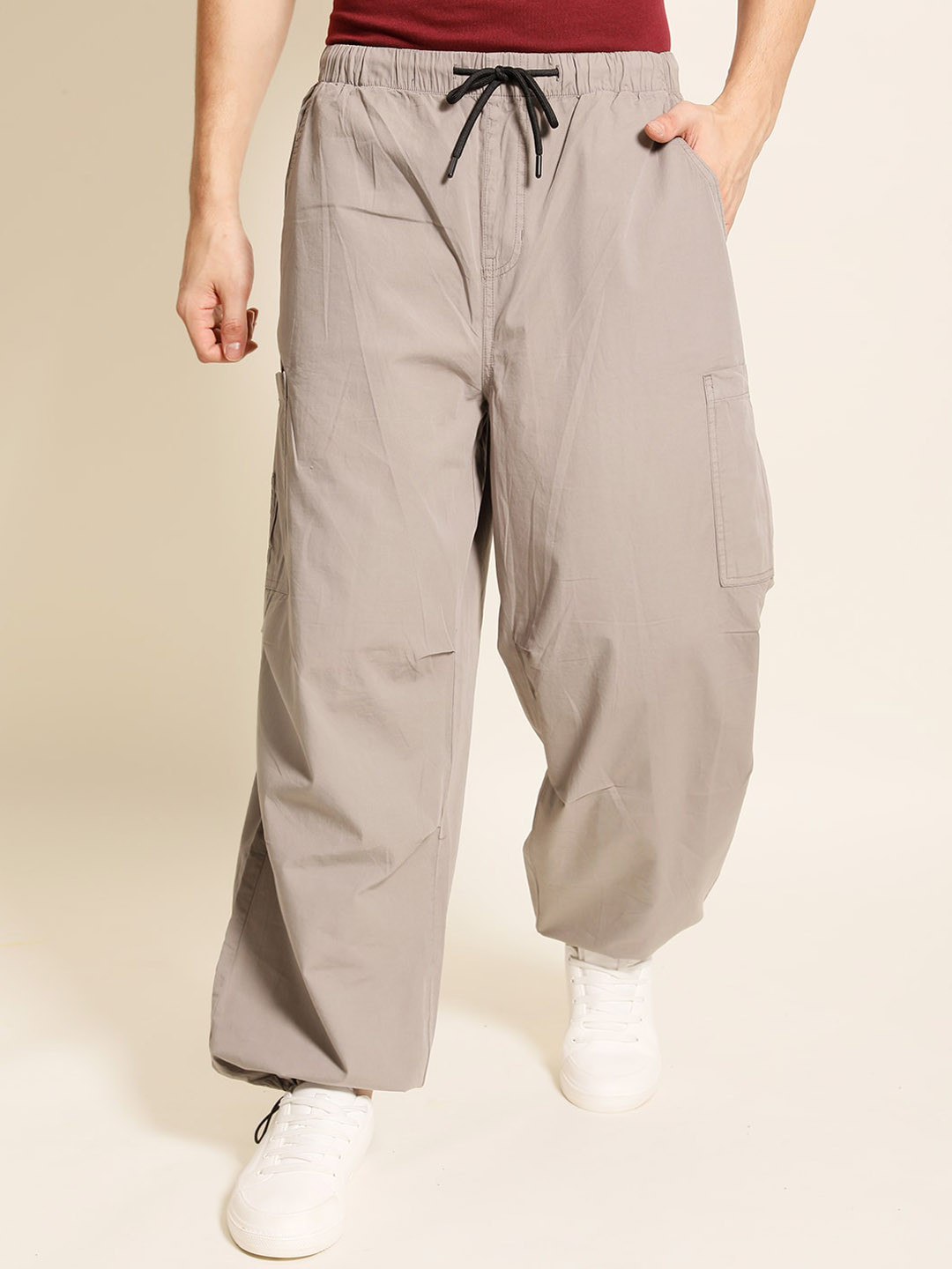 

The Roadster Lifestyle Co Men Pure Cotton Cargo Trousers, Grey
