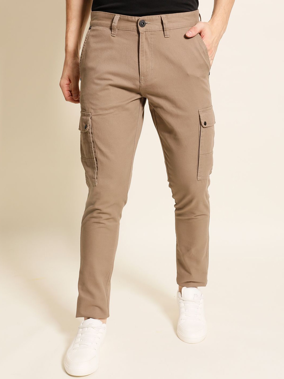 

The Roadster Lifestyle Co Men Pure Cotton Cargo Trouser, Brown