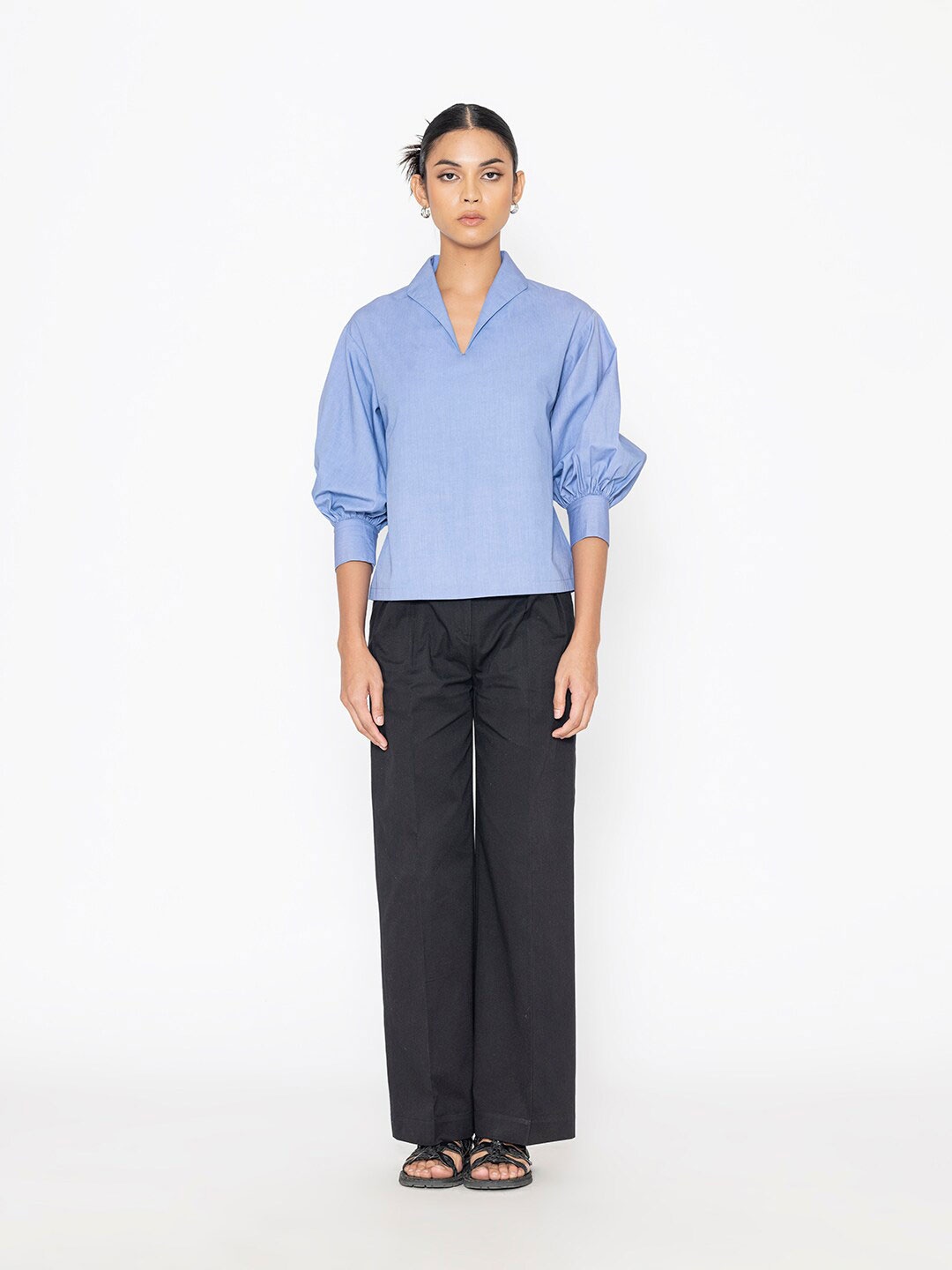 

Contemponari V-Neck Cuffed Sleeves Solid Top, Blue
