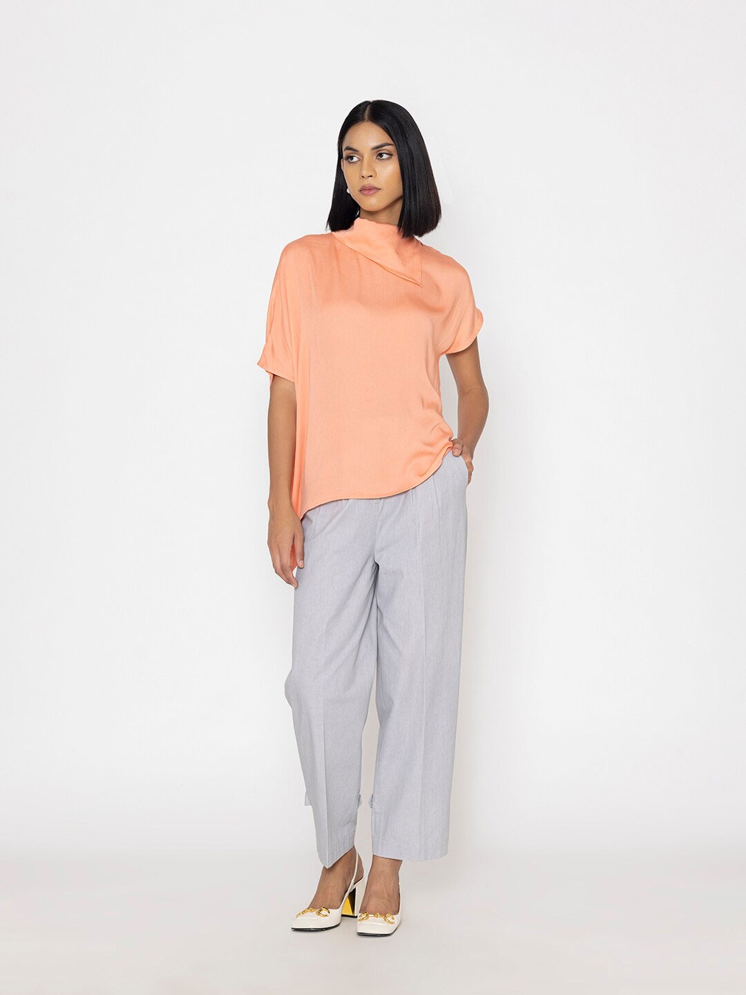 

Contemponari Solid Extended Sleeves High-Low Top, Peach