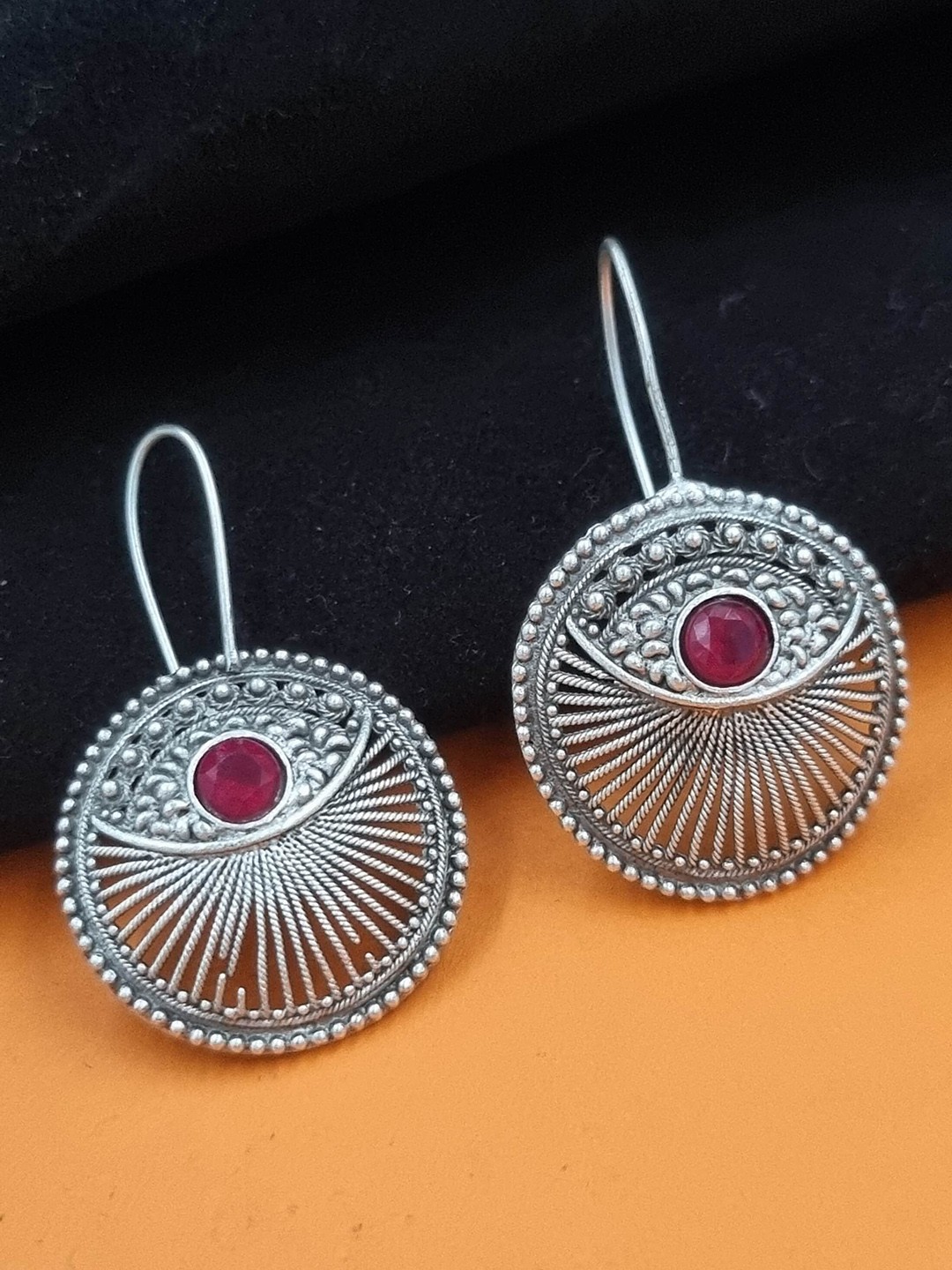 

Sangria Silver-Plated Oxidized Stone-Studded Earring