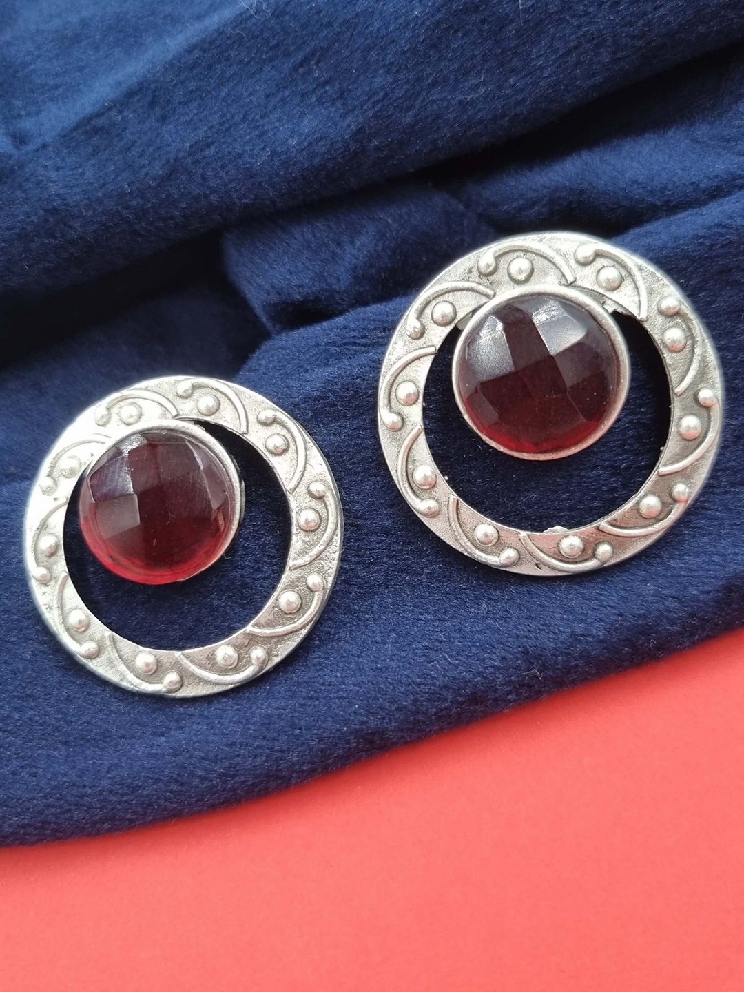 

Sangria Women Silver-Plated Oxidized Stone-Studded Earring