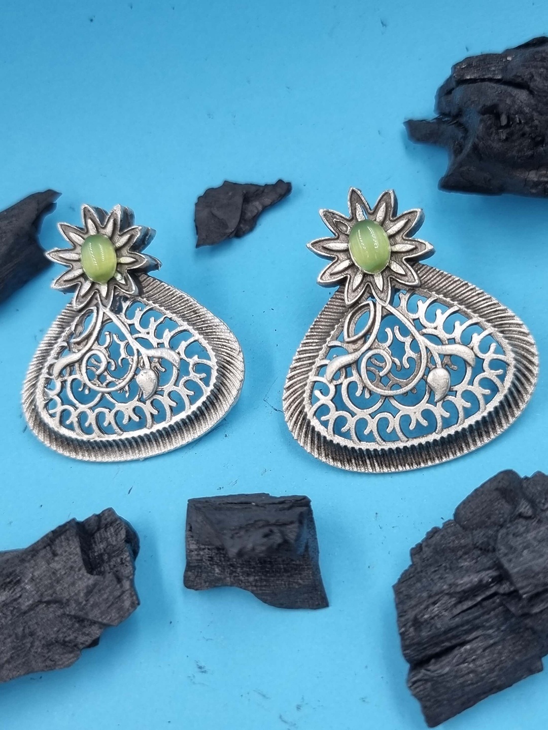 

Sangria Women Silver-Plated Oxidized Stone-Studded Earring