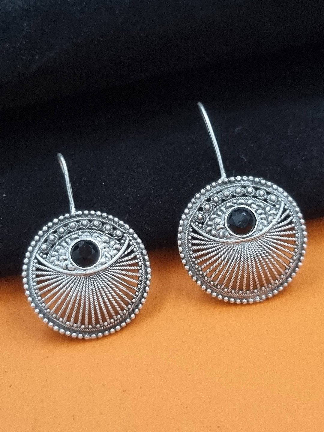 

Sangria Silver-Plated Oxidized Stone-Studded Earring