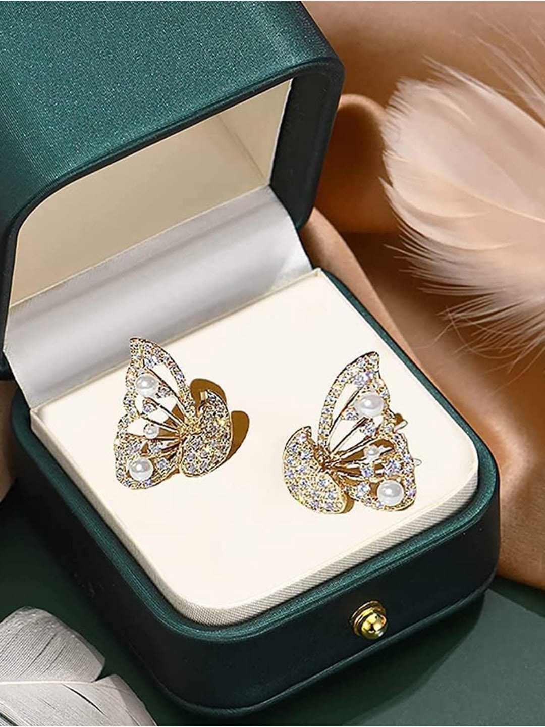 

Xivir Contemporary Studs Earrings, Gold