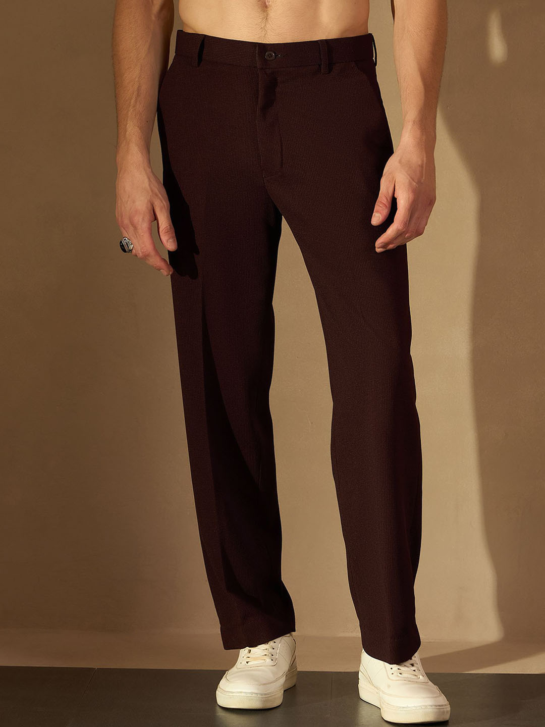 

DENNISON Men Solid Smart Loose Fit Easy Wash Trousers, Brown