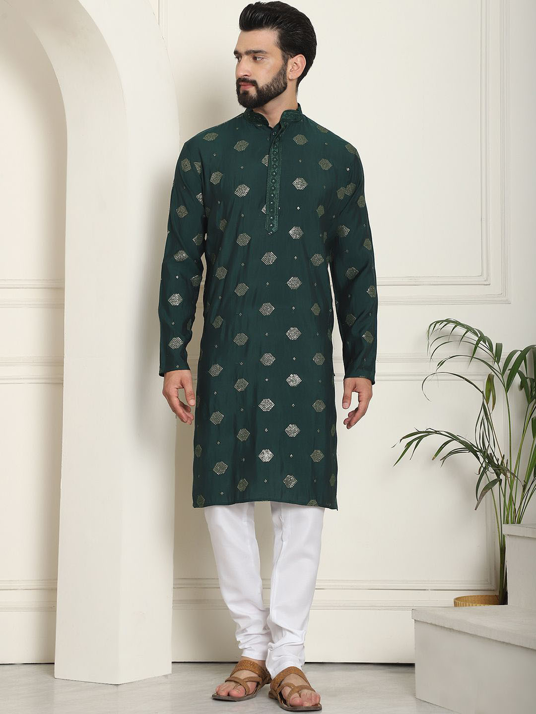 

SOJANYA Geometric Embroidered Sequinned Cotton Silk Straight Kurta With Churidar, Green