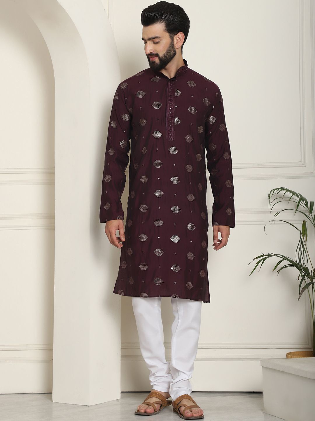 

SOJANYA Geometric Embroidered Sequinned Cotton Silk Straight Kurta With Churidar, Maroon