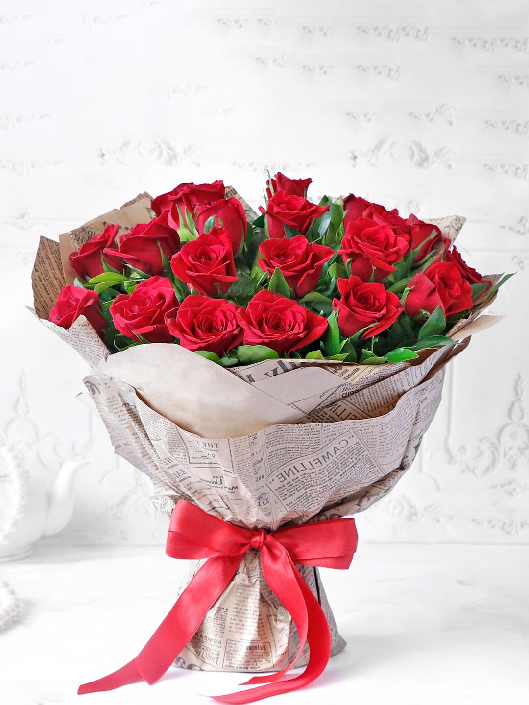 

IGP Red & Green 20 Pieces Roses Fresh Flower Bouquet