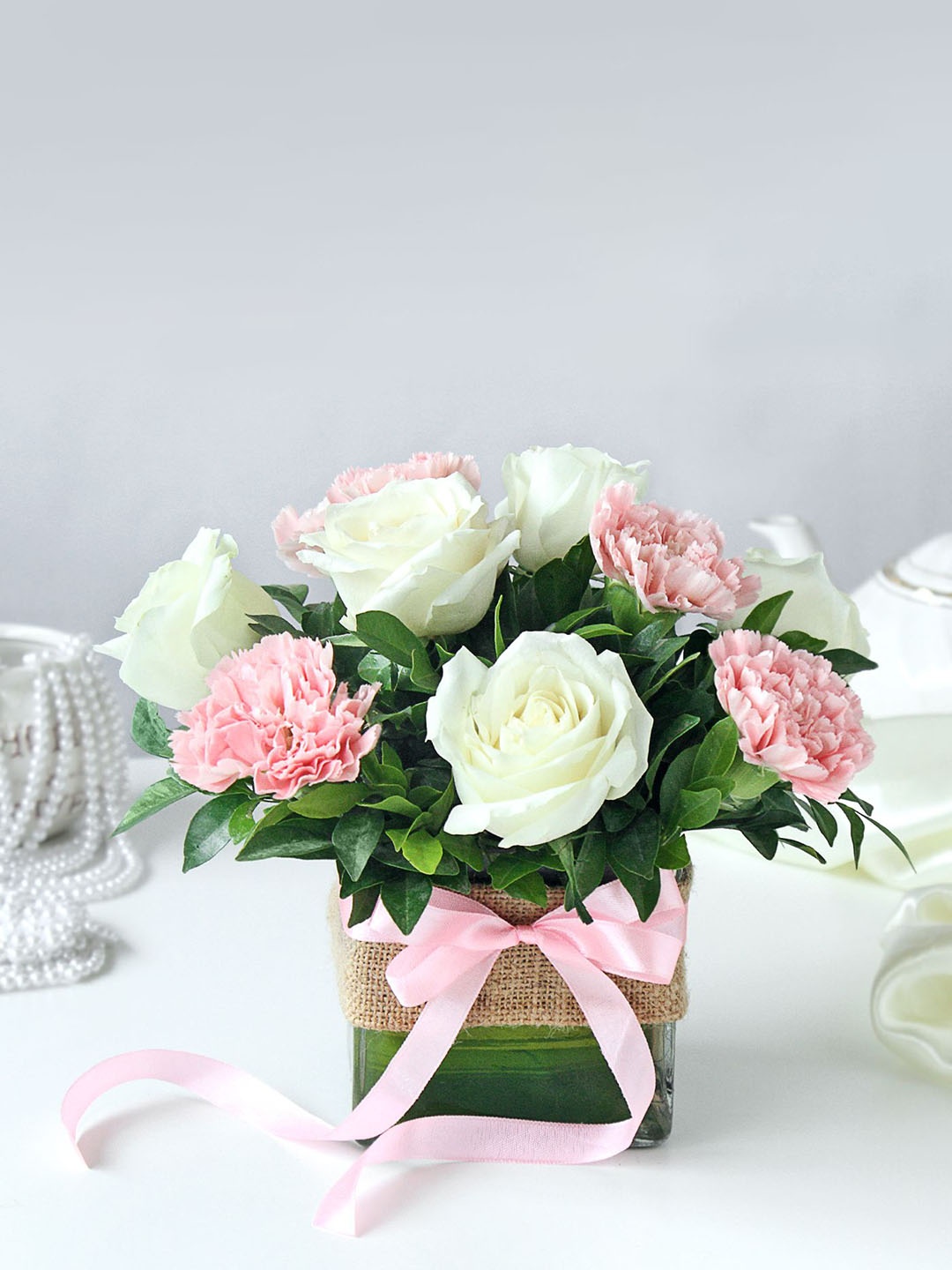 

IGP Assorted Mixed Flowers Fresh Live In Vase, White