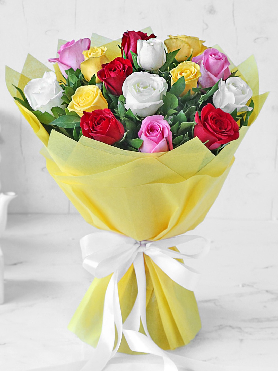 

IGP Bouquet of Assorted Roses, Red