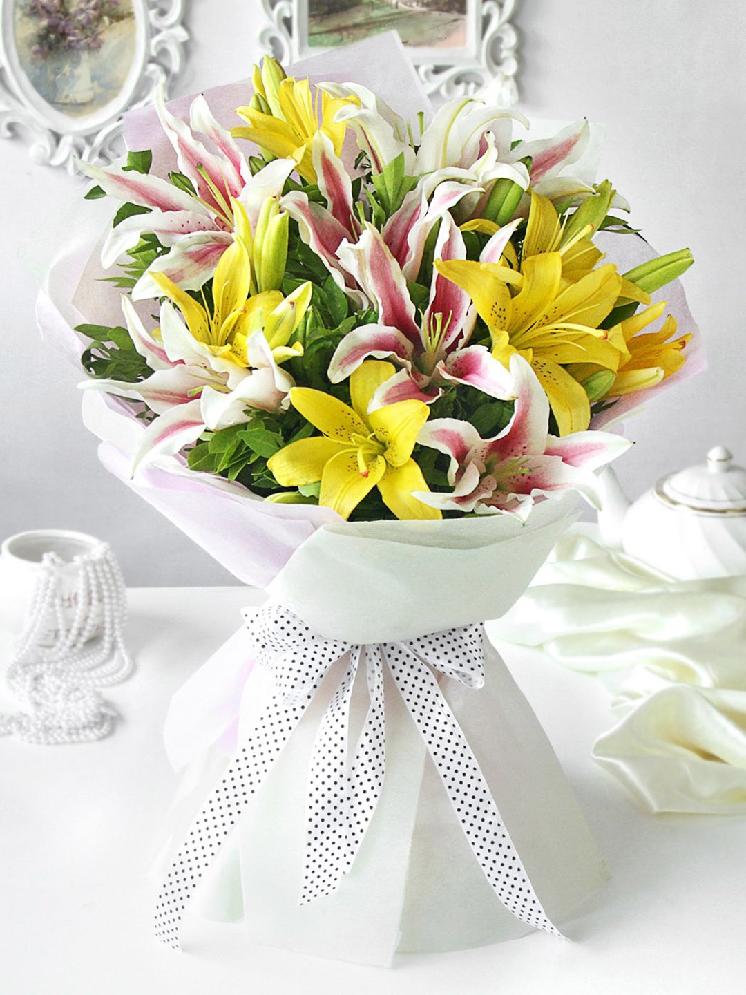 

IGP Elegant Mix of Lilies, Yellow