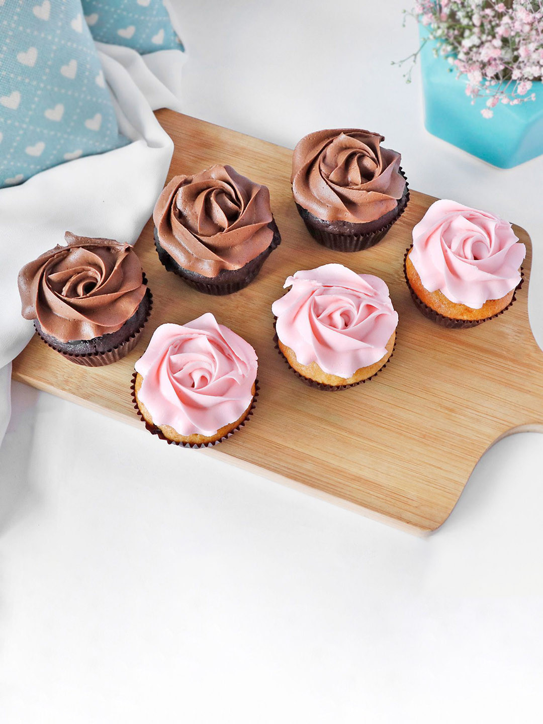 

IGP 6-Pcs Chocolate & Vanilla Flavour Cupcakes, Pink