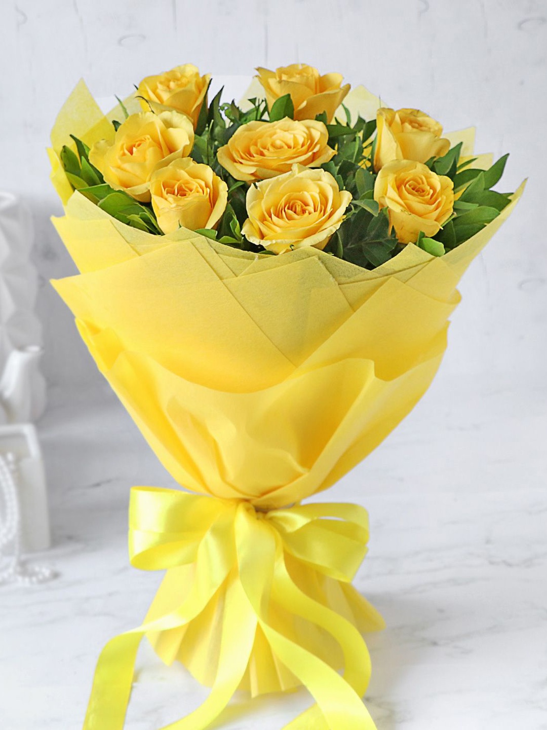 

IGP Yellow & Green 8 Pieces Roses Fresh Flowers Bouquet