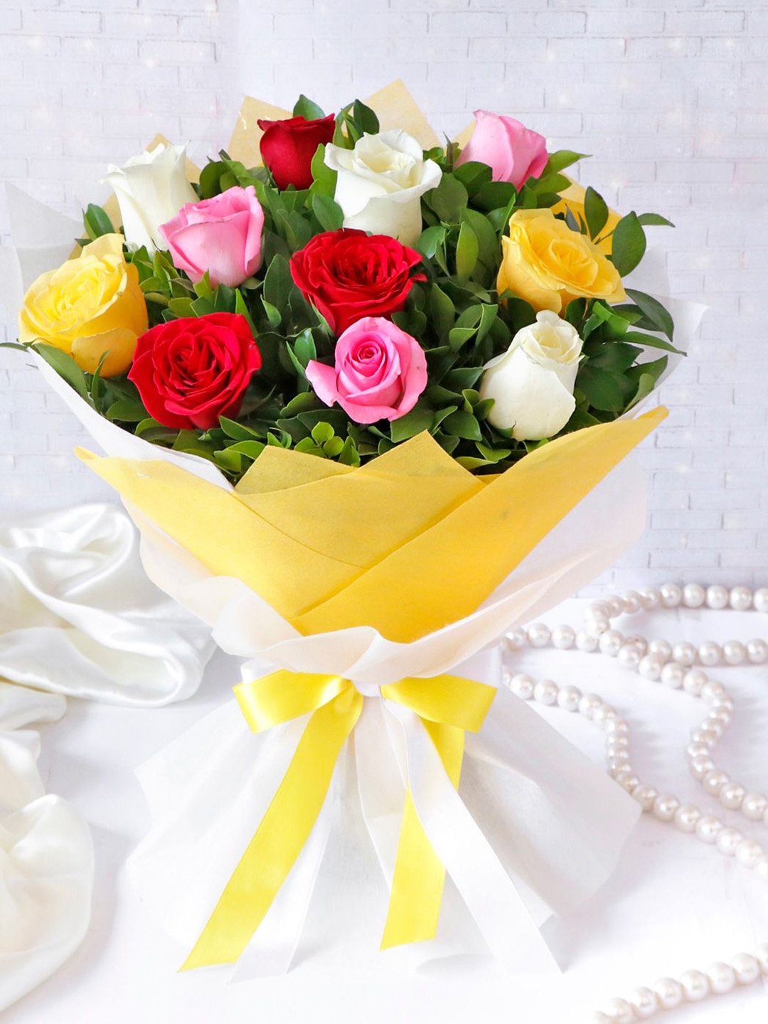 

IGP Assorted 12-Rose Fresh Live Bouquet
