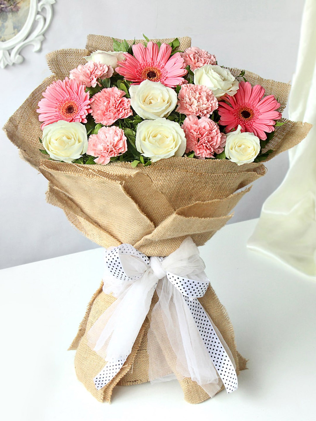 

IGP Pink & white 15 Pieces Mixed Fresh Flower Bouquet
