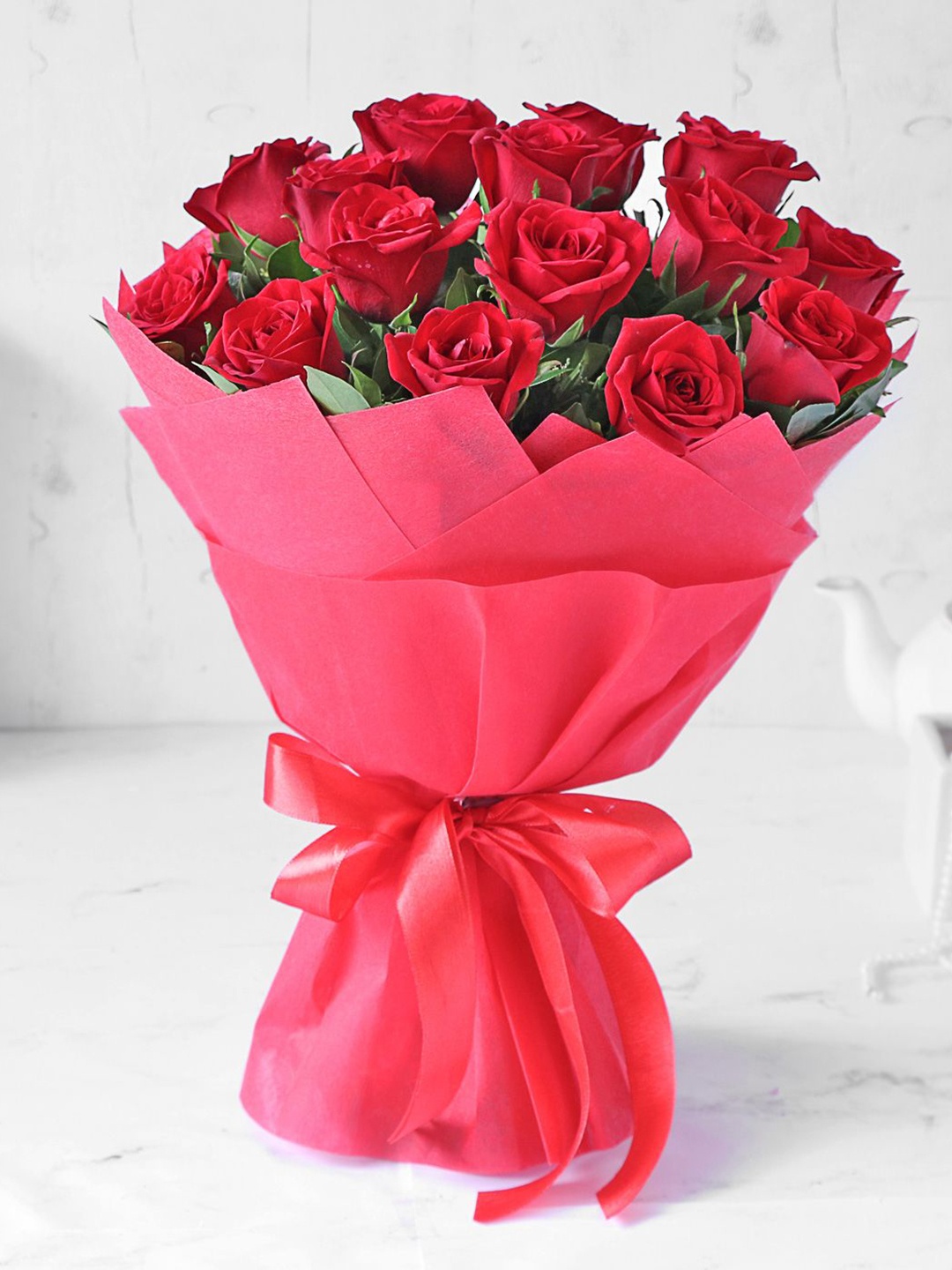 

IGP Red & Green 15 Pieces Roses Fresh Flowers Bouquet