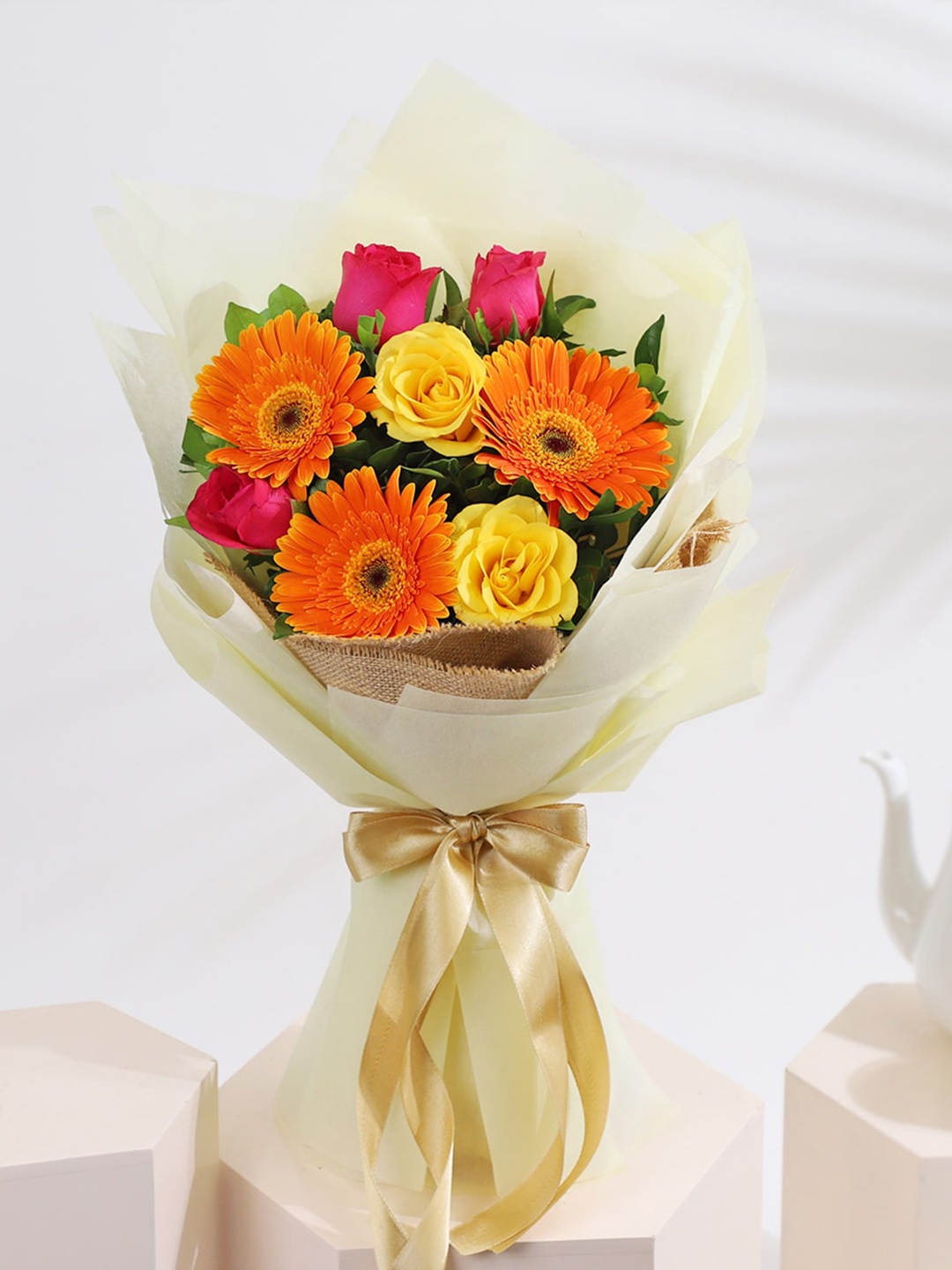 

IGP Mix Flowers of Bold and Beauty Fresh Flowers, Orange