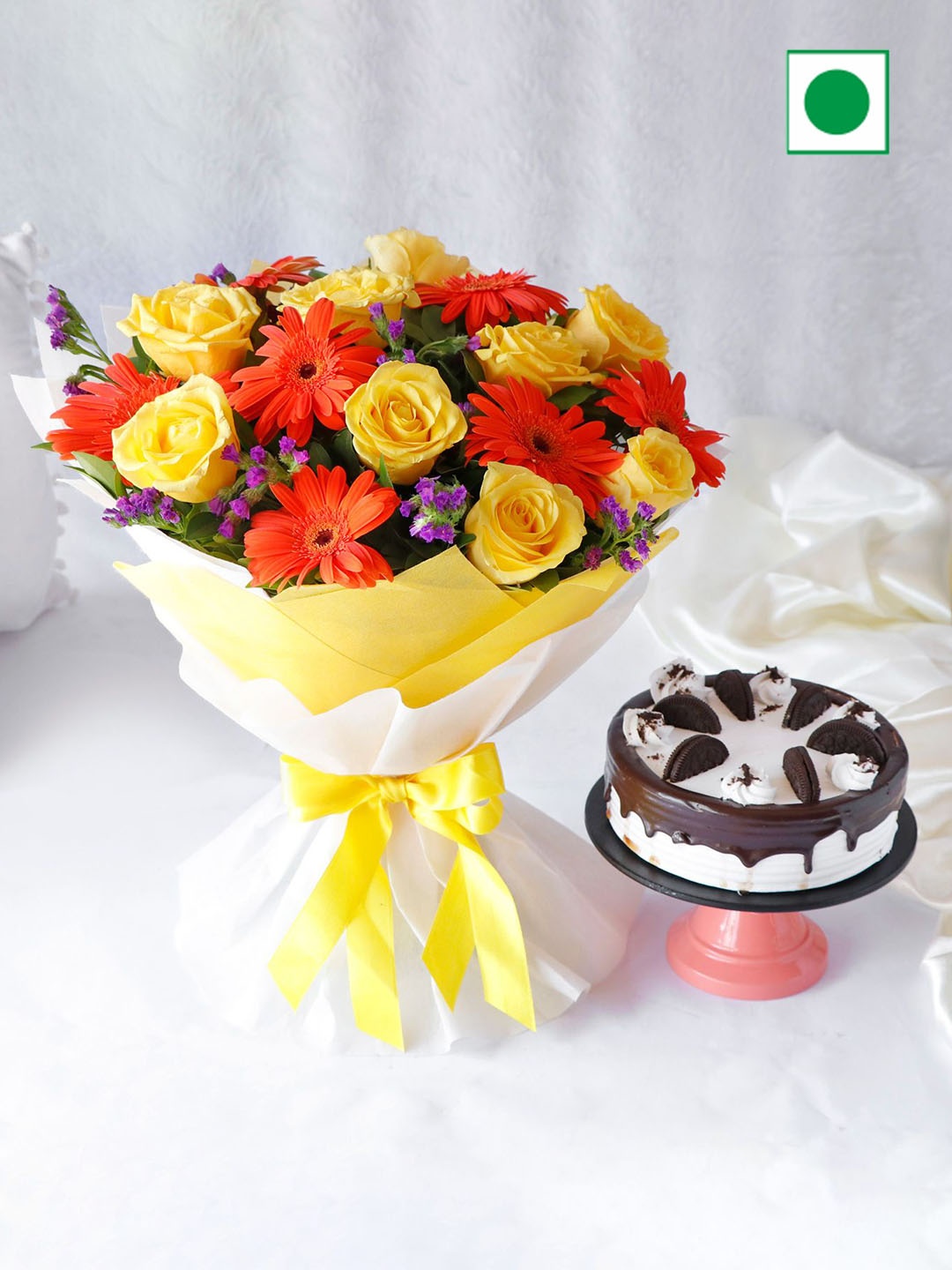 

IGP Bouquet with Round Neck Oreo Eggless Cake- 500g, Brown