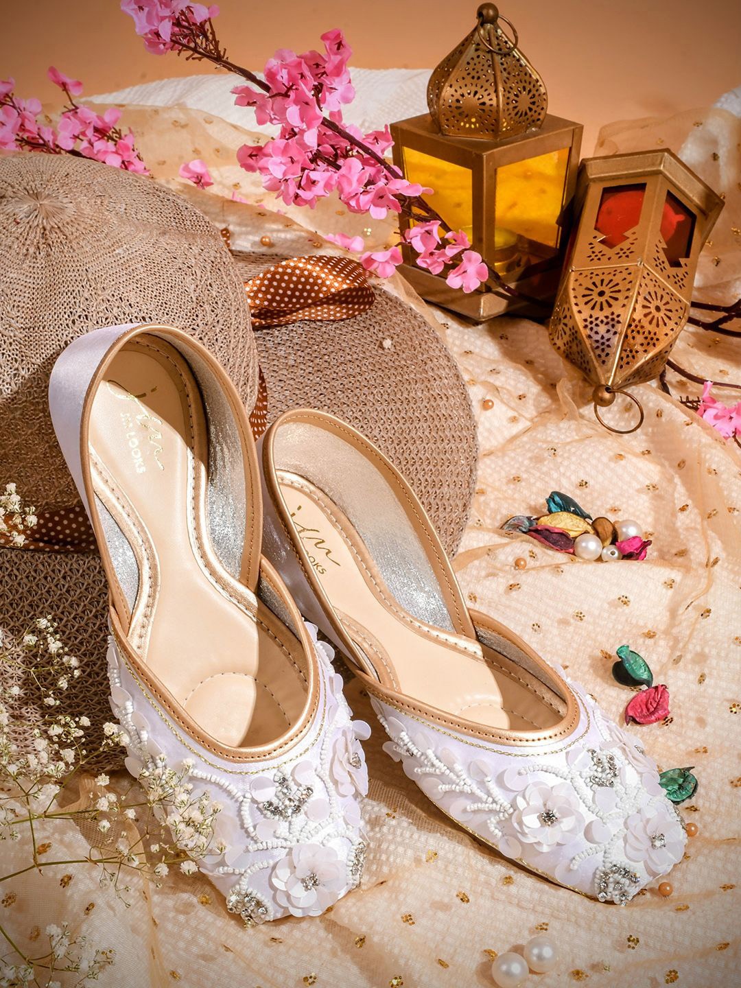 

JM Looks Women Embellished Jutti, White