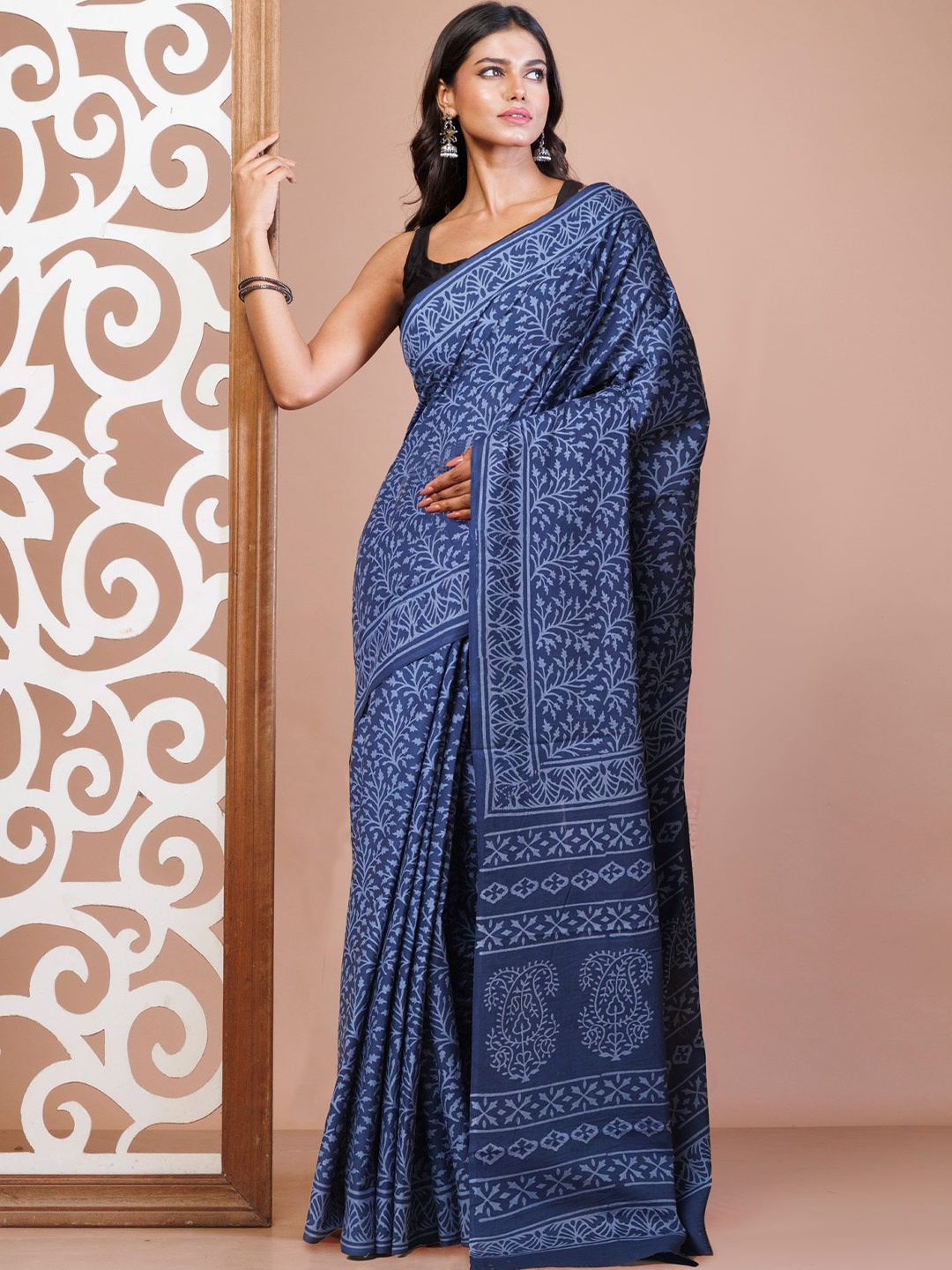 

Unnati Silks Floral Pure Cotton Handloom Block Print Saree, Navy blue