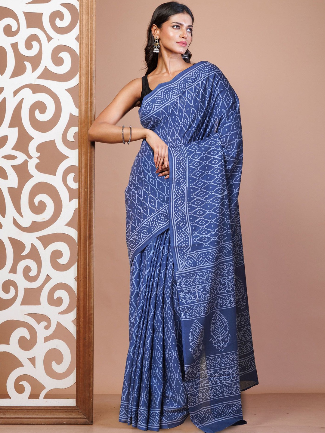 

Unnati Silks Ethnic Motifs Pure Cotton Handloom Block Print Saree, Navy blue