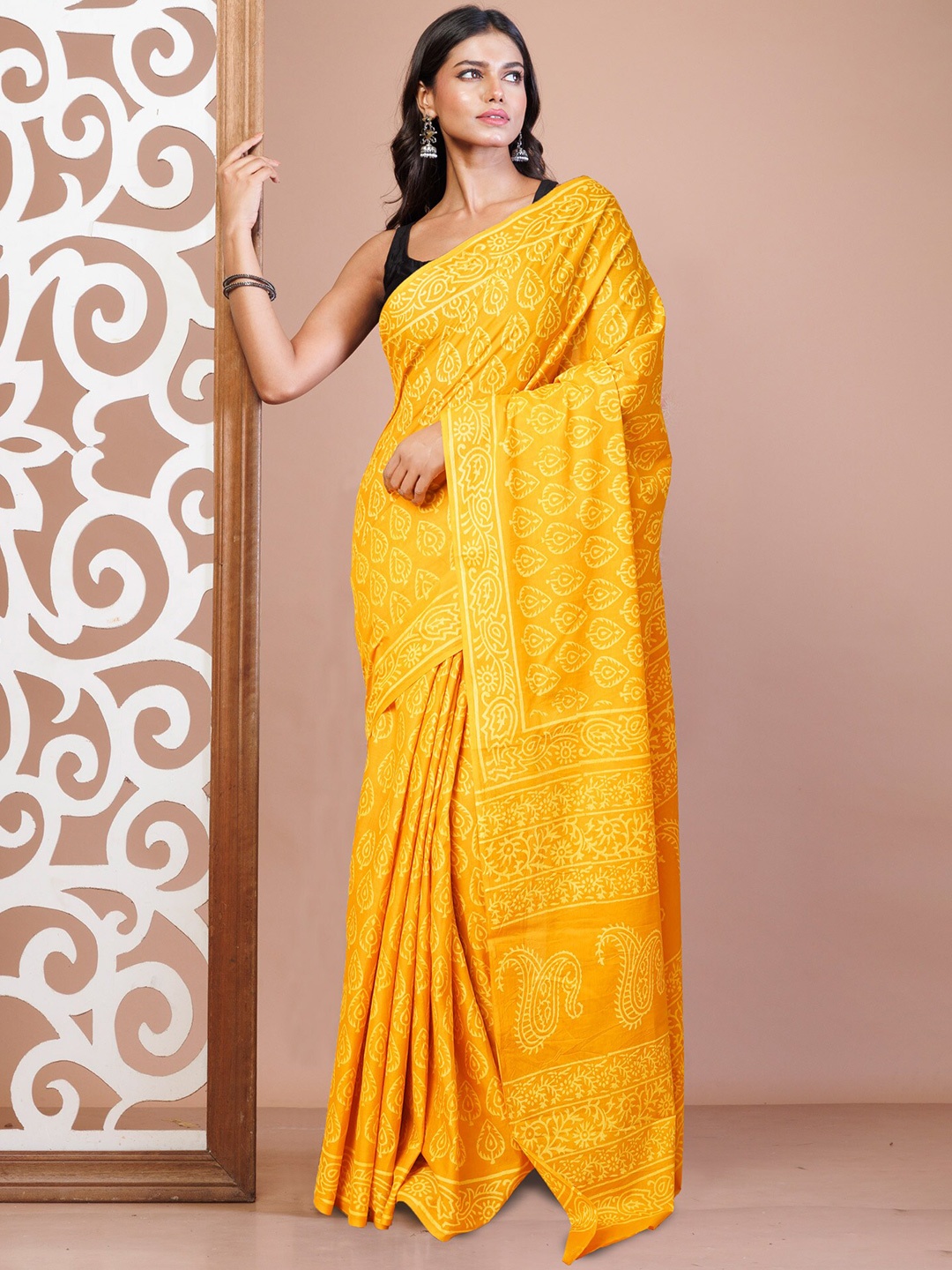 

Unnati Silks Ethnic Motifs Pure Cotton Handloom Block Print Saree, Yellow